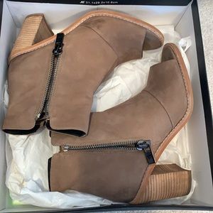 Kenneth Cole Brown Suede Booties